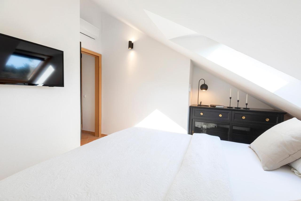 Luri Apartment Sutivan